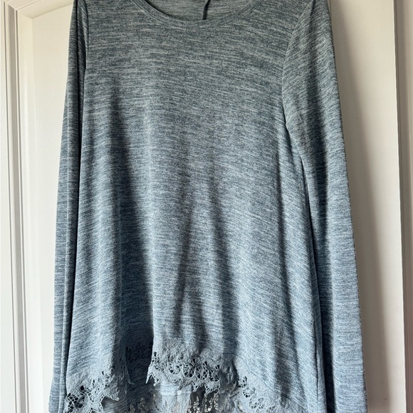 Easel Lace bottom Long Sleeve tunic - Picture 1 of 3